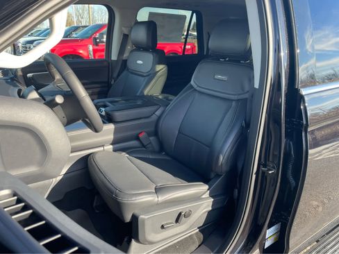 New 2025 Ford Expedition Max Platinum w/ Driver's Package image 17