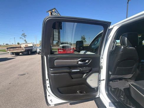 Used 2025 RAM 1500 Laramie AWD/4WD image 17
