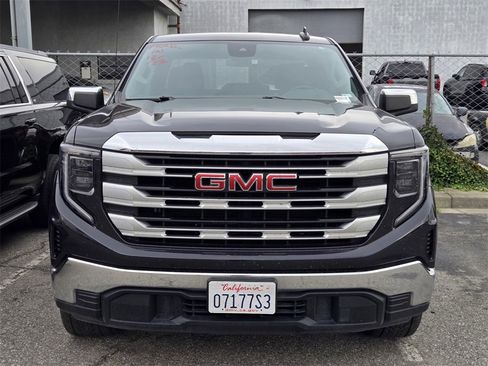 Used 2022 GMC Sierra 1500 SLE image 2