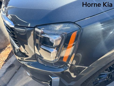 Certified 2022 Kia Telluride SX w/ Towing Package FWD image 6