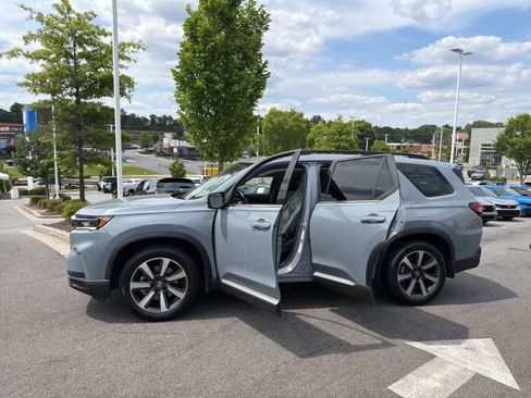 Used 2023 Honda Pilot Touring image 37