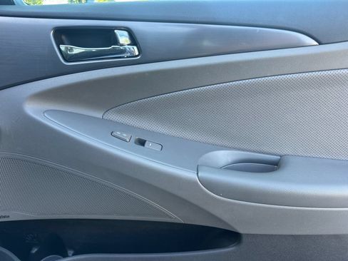 Used 2013 Hyundai Sonata Limited w/ Panoramic Sunroof Pkg FWD image 17
