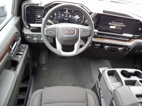 New 2025 GMC Sierra 2500 SLE w/ SLE Convenience Package image 8