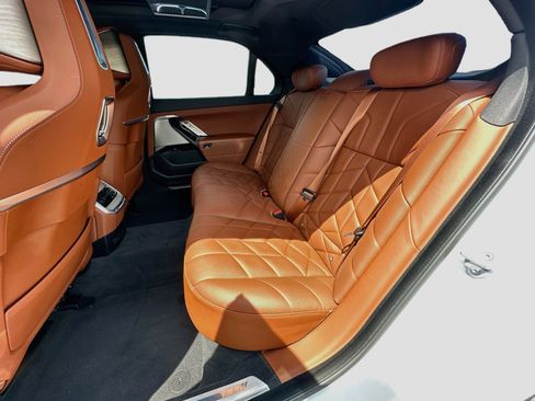 Certified 2024 BMW 760i xDrive w/ Premium Package 2 AWD/4WD image 25