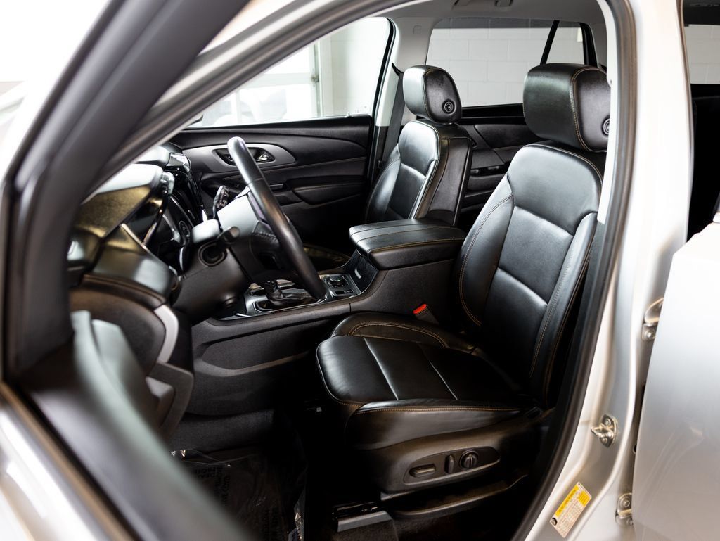Used 2021 Chevrolet Traverse Premier AWD/4WD image 11