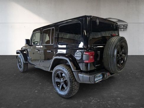Used 2025 Jeep Wrangler Unlimited Sahara AWD/4WD image 8