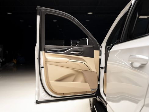 Used 2024 Cadillac Escalade Premium Luxury image 53