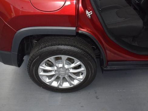 Used 2019 Jeep Cherokee Latitude w/ Popular Appearance Group FWD image 24