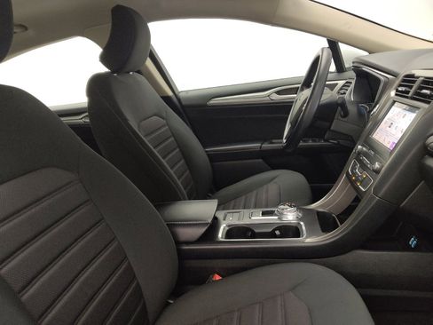 Used 2019 Ford Fusion SE FWD image 21