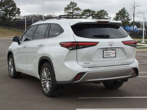 Used 2022 Toyota Highlander Platinum image 18