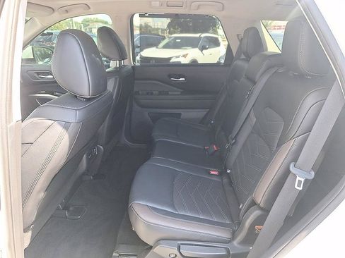 Used 2023 Nissan Pathfinder Platinum w/ Cargo Package AWD/4WD image 12