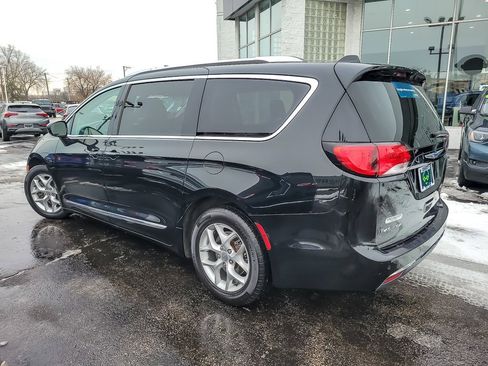 Used 2018 Chrysler Pacifica Touring-L Plus w/ Tire & Wheel Group image 6