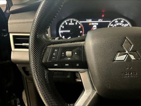 Used 2022 Mitsubishi Outlander SE image 16