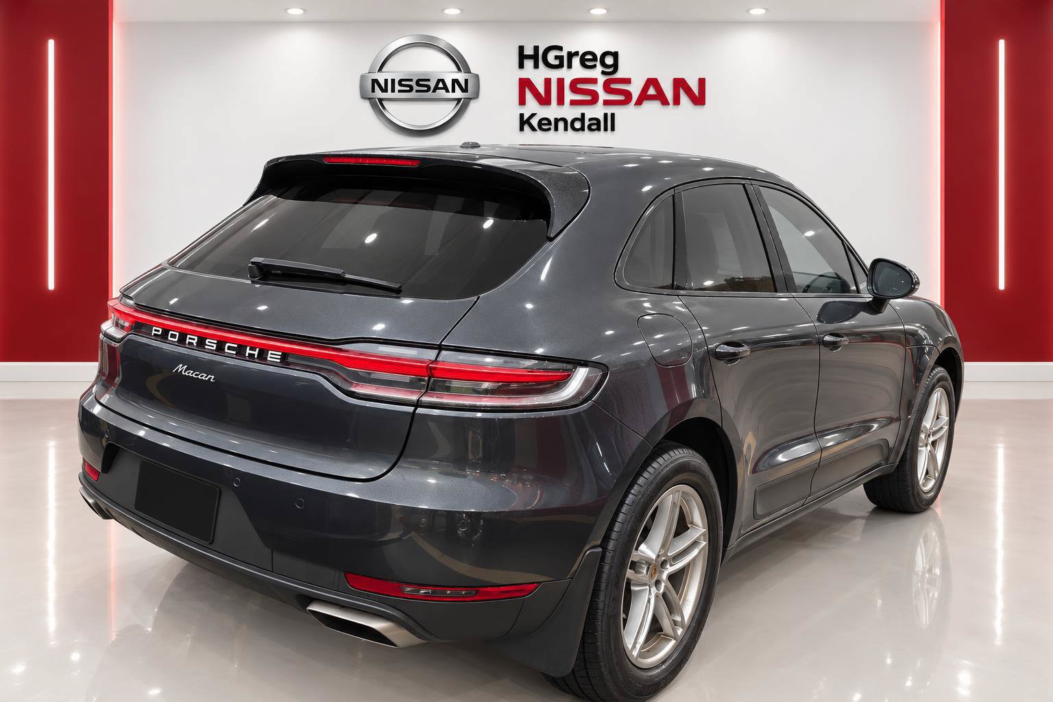 Used 2021 Porsche Macan AWD/4WD image 4