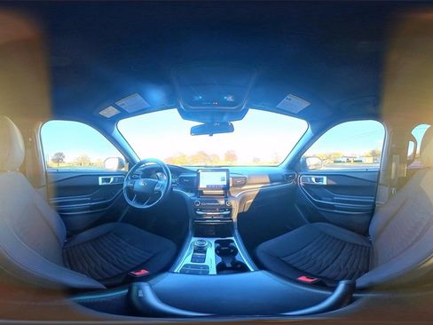 Used 2020 Ford Explorer XLT image 37