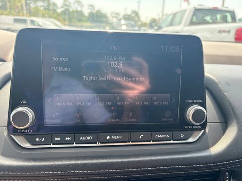 Used 2021 Nissan Rogue SV w/ Premium Package FWD image 24