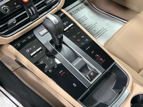 Certified 2026 Porsche Macan AWD/4WD image 28