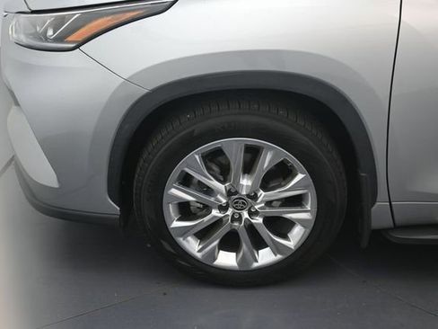 Used 2021 Toyota Highlander Limited AWD/4WD image 9