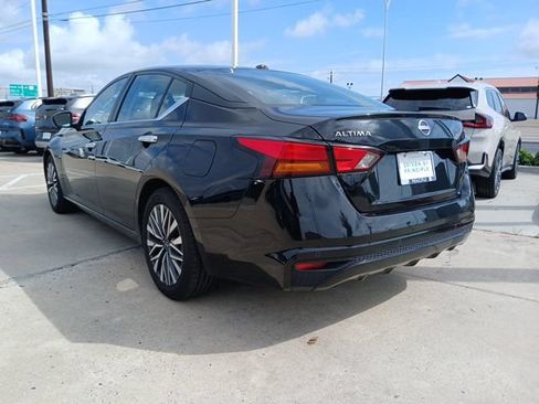 Used 2024 Nissan Altima 2.5 SV FWD image 28