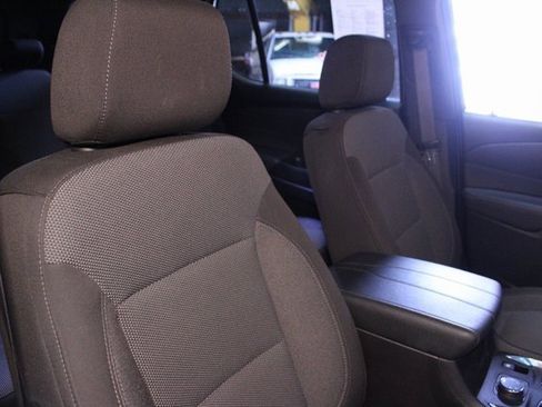 Used 2023 Chevrolet Traverse LT image 11