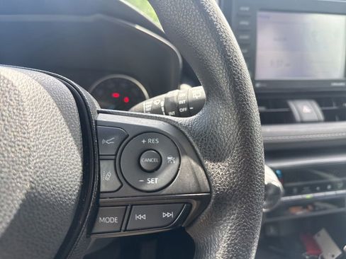 Used 2021 Toyota RAV4 XLE AWD/4WD image 18