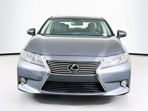 Used 2013 Lexus ES 350 w/ Luxury Pkg FWD image 2