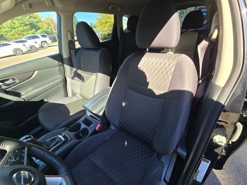 Used 2019 Nissan Rogue S image 21