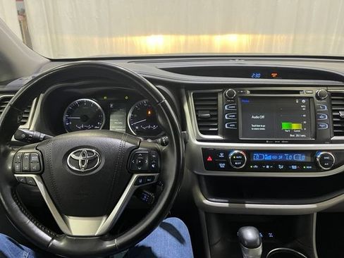 Certified 2018 Toyota Highlander Plus AWD/4WD image 23