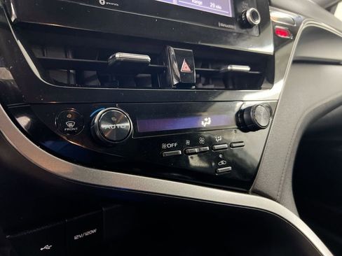 Used 2022 Toyota Camry SE image 16