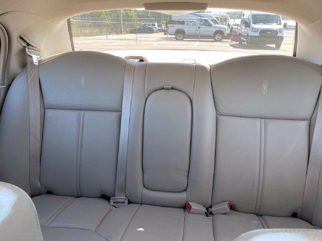 Used 2007 Lincoln Town Car Signature Limited RWD image 27