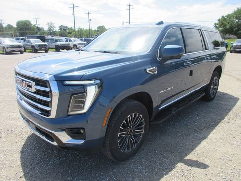 New 2026 GMC Yukon XL Elevation w/ Elevation Premium Package AWD/4WD image 9