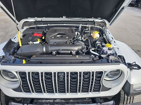 New 2026 Jeep Wrangler Unlimited Sahara AWD/4WD image 25