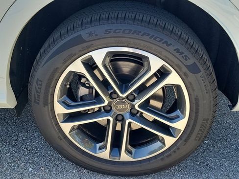 Certified 2025 Audi Q5 2.0T Premium w/ Convenience Package image 10