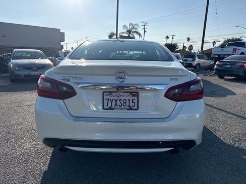 Used 2017 Nissan Altima 2.5 SR FWD image 3