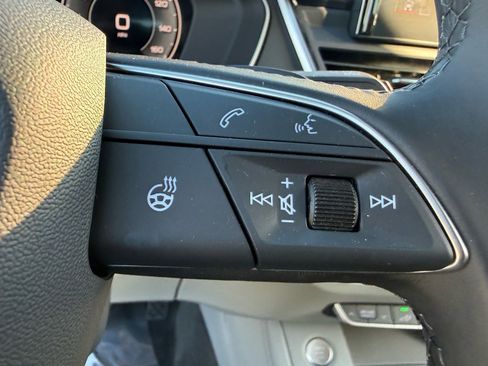 Used 2024 Audi Q5 e Premium Plus w/ Premium Plus Package image 41