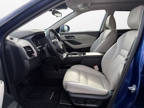 Used 2021 Nissan Rogue SV image 9