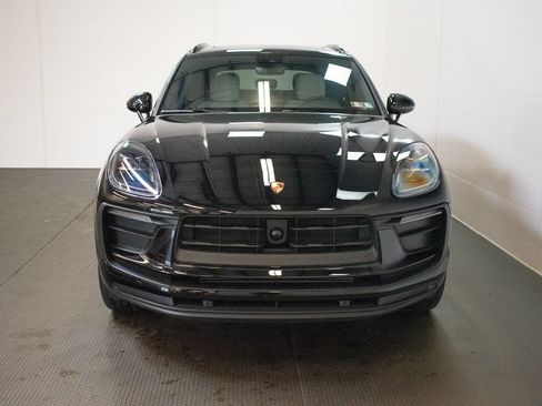 Certified 2026 Porsche Macan AWD/4WD image 7