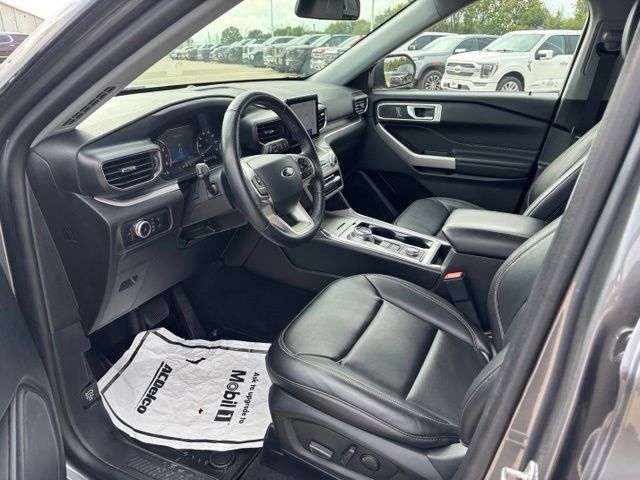 Used 2023 Ford Explorer XLT w/ Equipment Group 202A AWD/4WD image 9