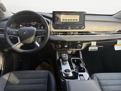 New 2026 Mitsubishi Outlander SE image 11