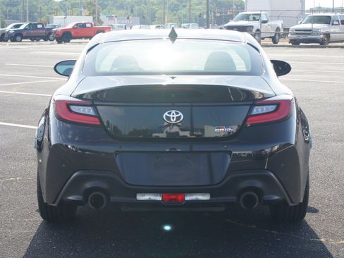 Used 2023 Toyota GR86 RWD image 3