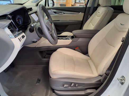 Certified 2025 Cadillac XT5 Premium Luxury w/ Technology Package AWD/4WD image 20