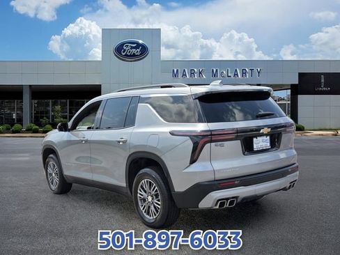 Used 2024 Chevrolet Traverse LT FWD image 3