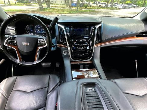 Used 2019 Cadillac Escalade Luxury RWD image 7