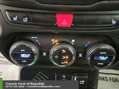 Used 2016 Jeep Renegade Limited image 18