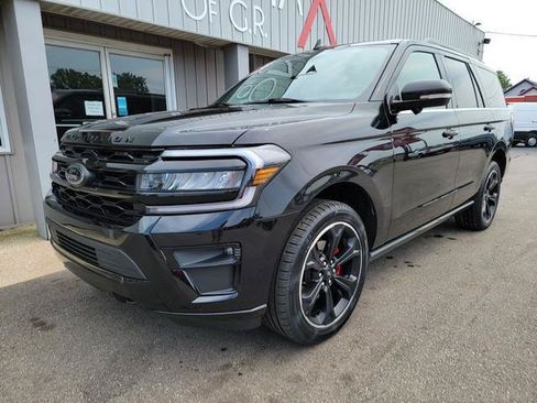Used 2024 Ford Expedition Limited AWD/4WD image 4