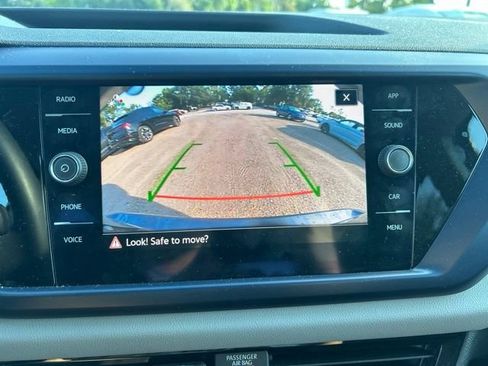 Used 2022 Volkswagen Taos SE FWD image 13