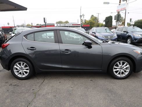 Used 2016 MAZDA MAZDA3 i Grand Touring image 8