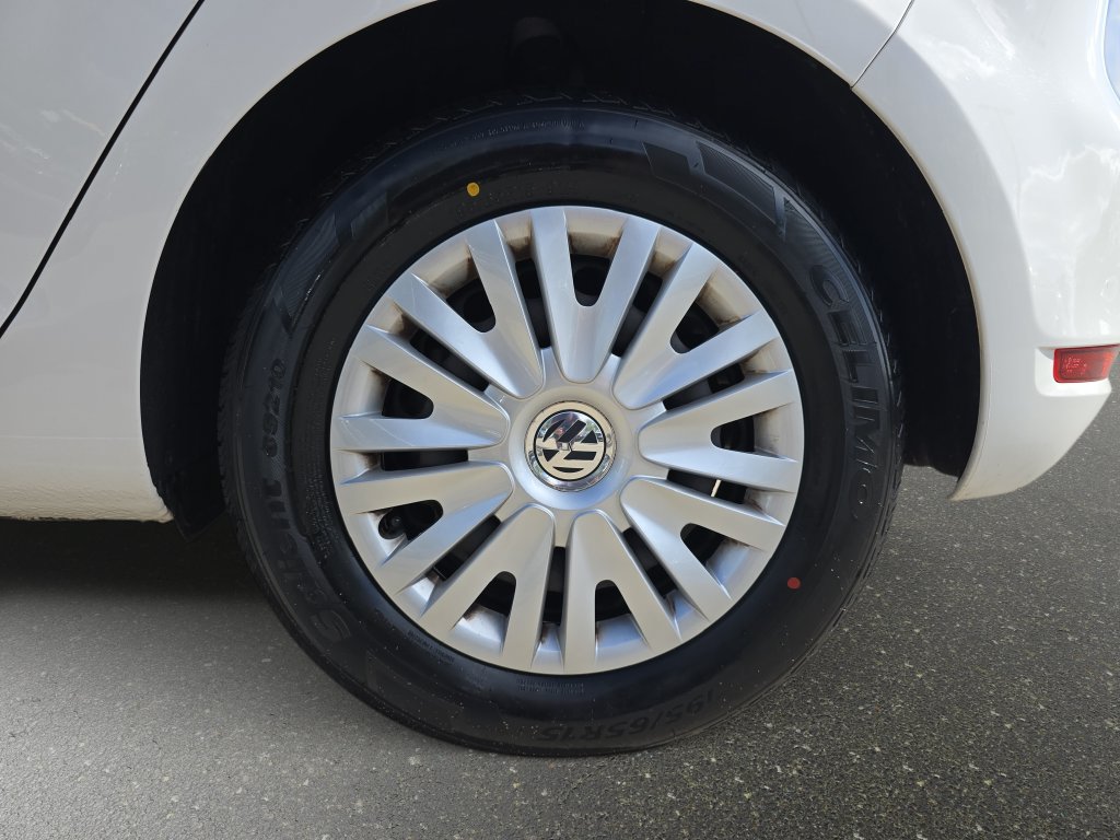 Used 2013 Volkswagen Golf 4-Door FWD image 35