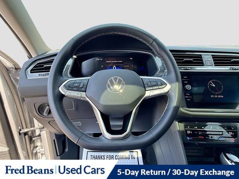 Used 2024 Volkswagen Tiguan SE w/ Panoramic Sunroof Package AWD/4WD image 16