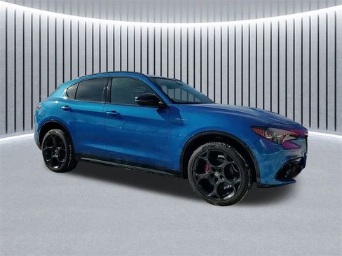 Used 2024 Alfa Romeo Stelvio Veloce image 3